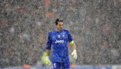 爱游戏体育官方入口-西甲“德比盛事”：皇马VS巴萨，世纪对决期待开启