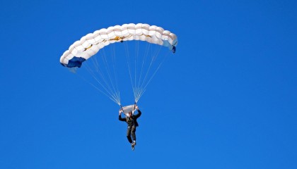 爱游戏综合娱乐-“台球激斗：天府校区体育馆成顶级竞技平台”