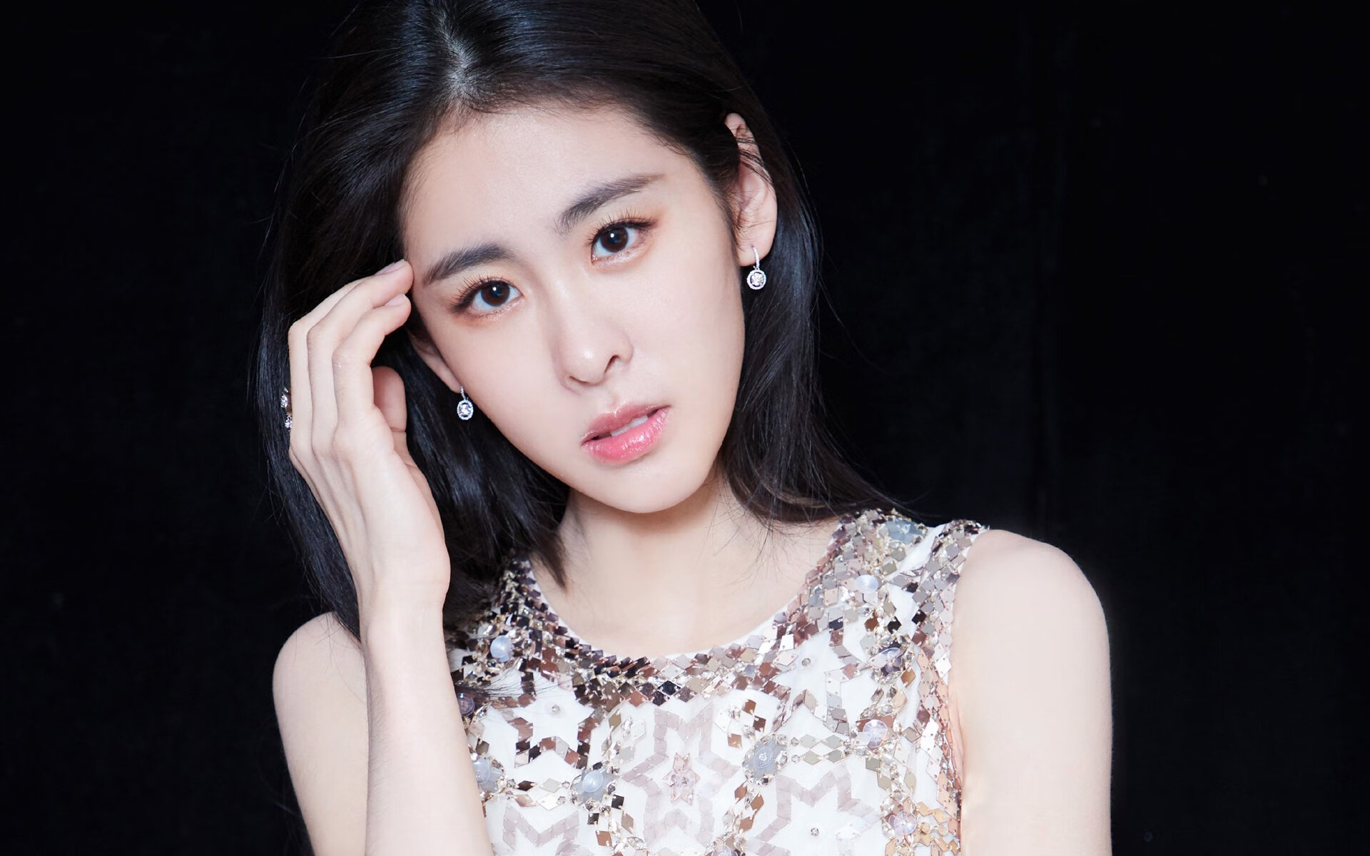 爱游戏综合娱乐-意甲经典对决：超级巨星的闪耀时刻，意甲巅峰